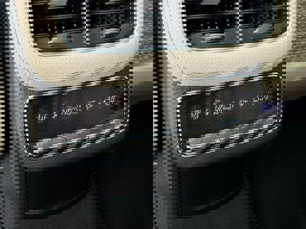 Used 2022 Mercedes-Benz GLS 450 4MATIC image 32