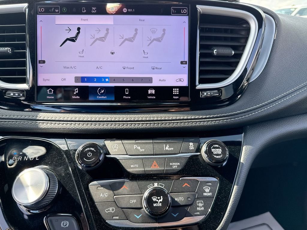 Used 2022 Chrysler Pacifica Touring FWD image 18