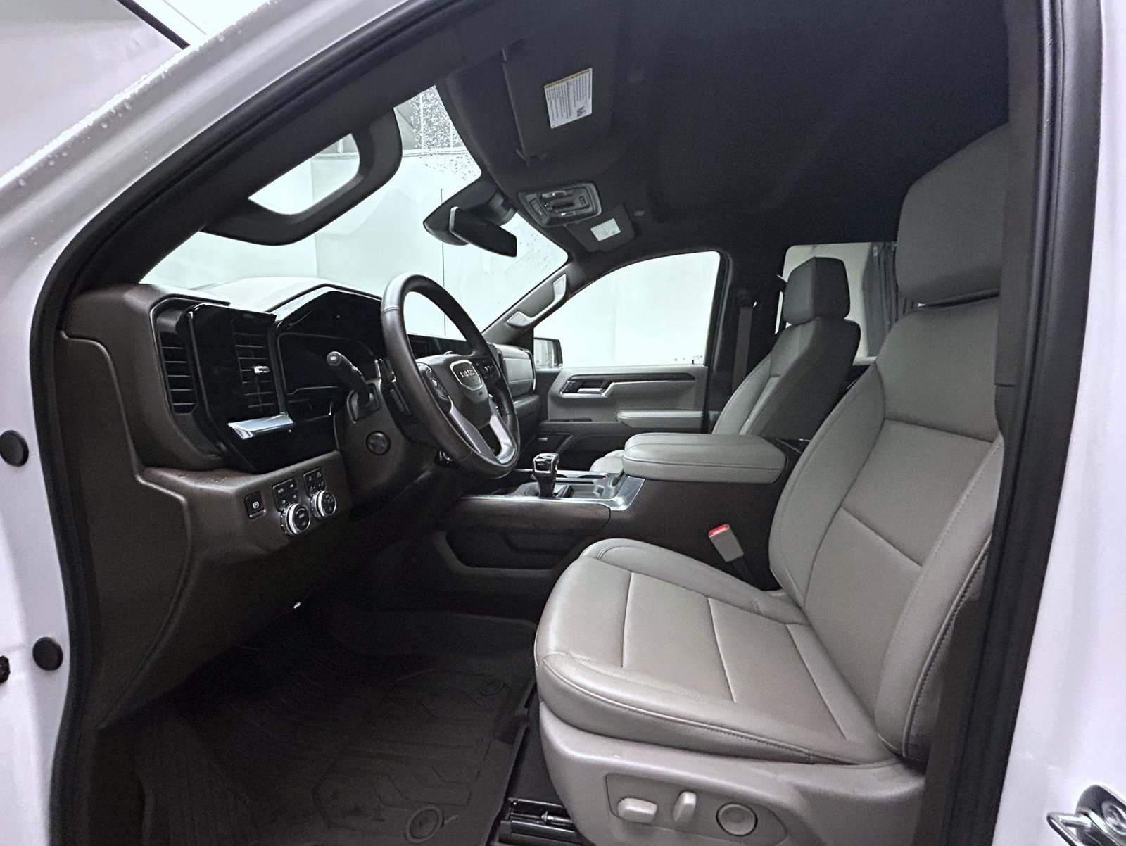 Used 2025 GMC Sierra 1500 SLT w/ SLT Premium Package AWD/4WD image 10