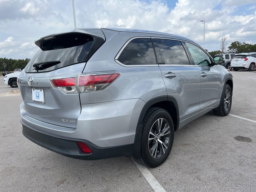 Used 2016 Toyota Highlander XLE image 4