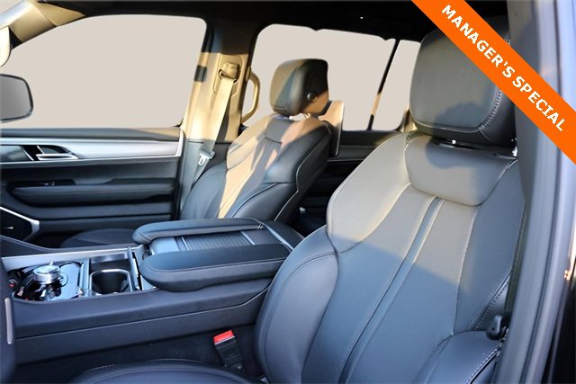 New 2025 Jeep Wagoneer L Series III w/ Rear Seat Video Group 1 image 8