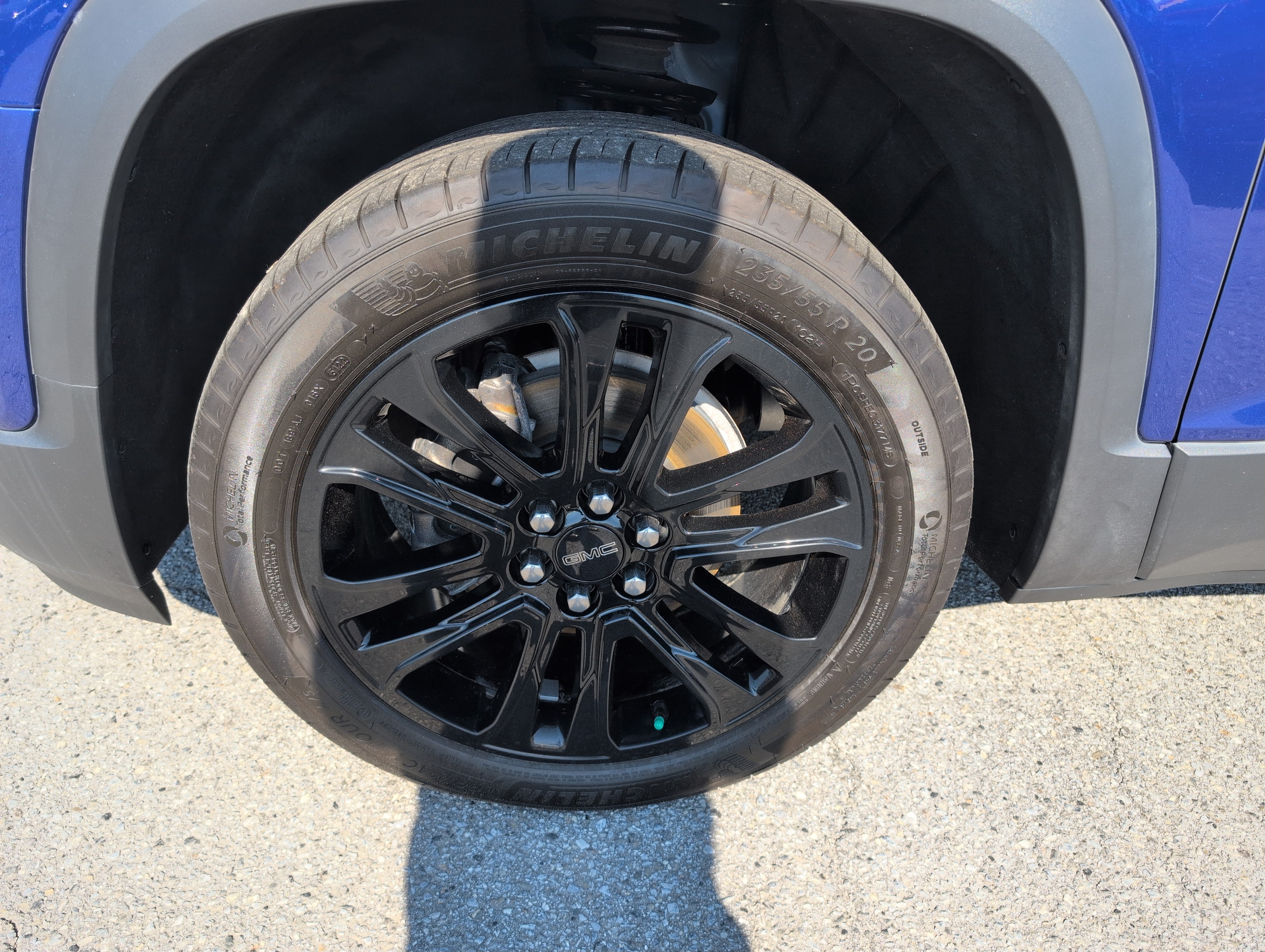Used 2023 GMC Acadia SLT w/ Elevation Edition FWD image 2