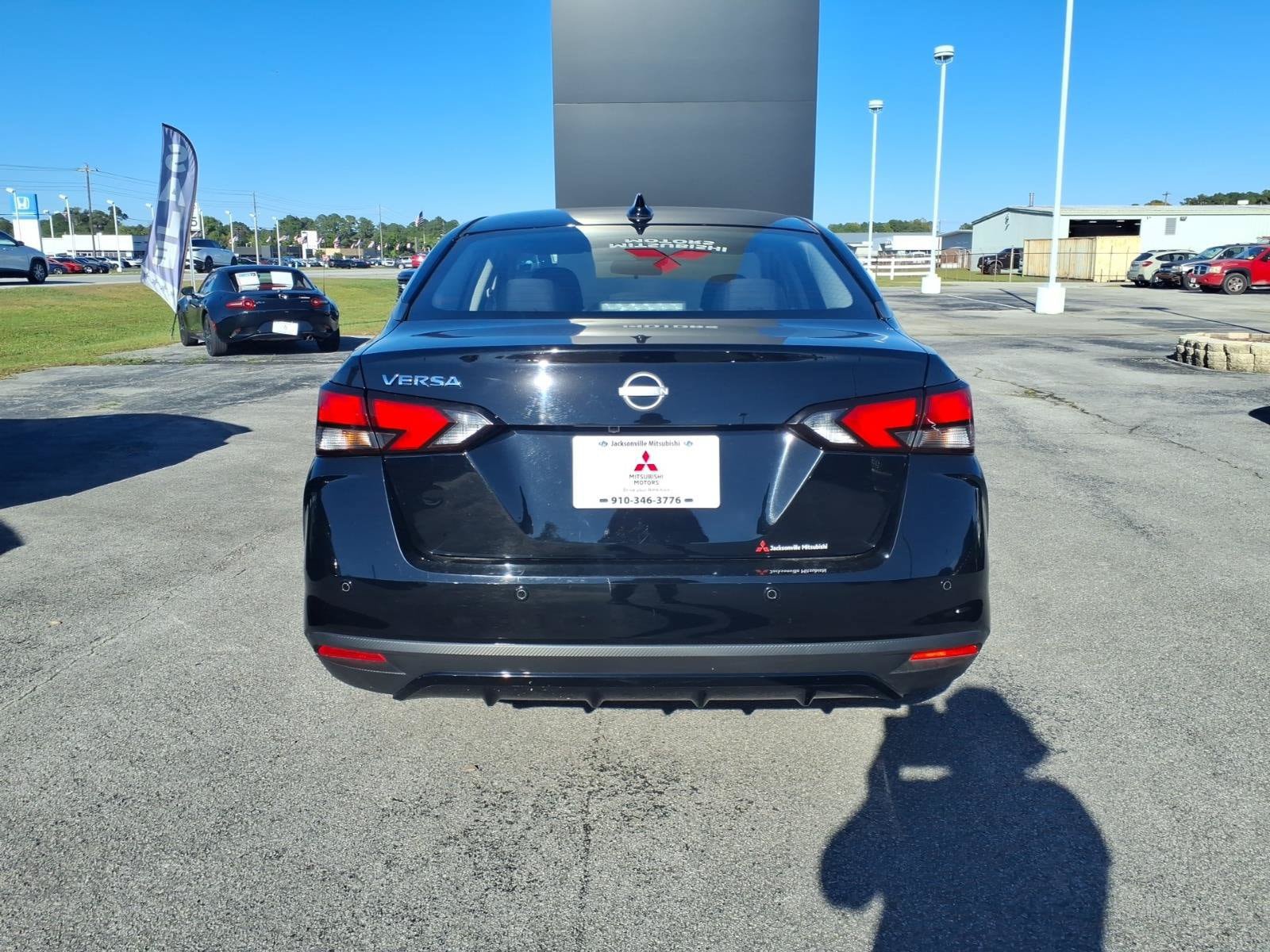 Used 2025 Nissan Versa SV FWD image 3