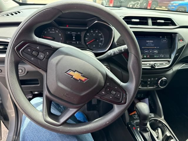Used 2023 Chevrolet TrailBlazer LT w/ Convenience Package FWD image 9