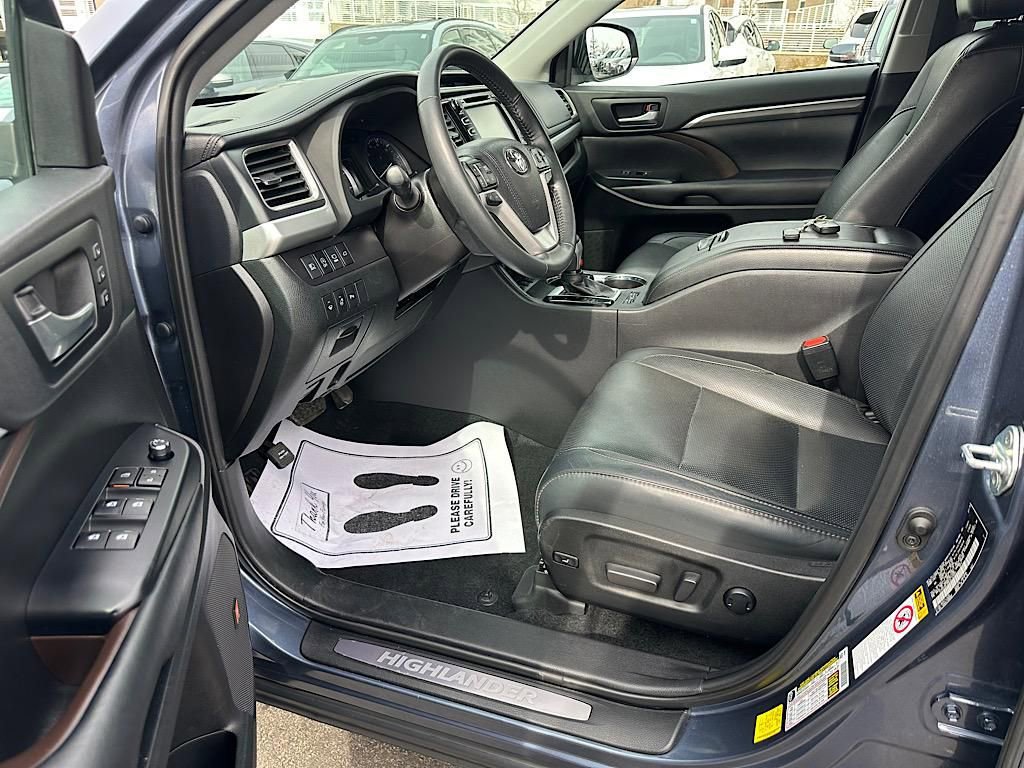 Used 2019 Toyota Highlander Limited Platinum image 14