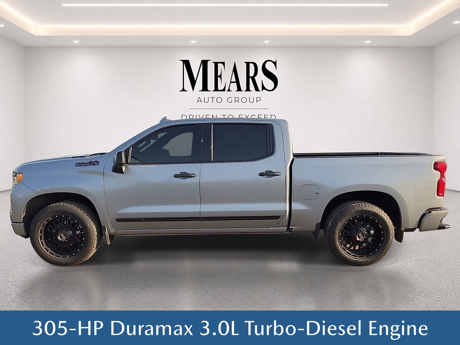 Used 2024 Chevrolet Silverado 1500 High Country w/ Technology Package AWD/4WD image 3