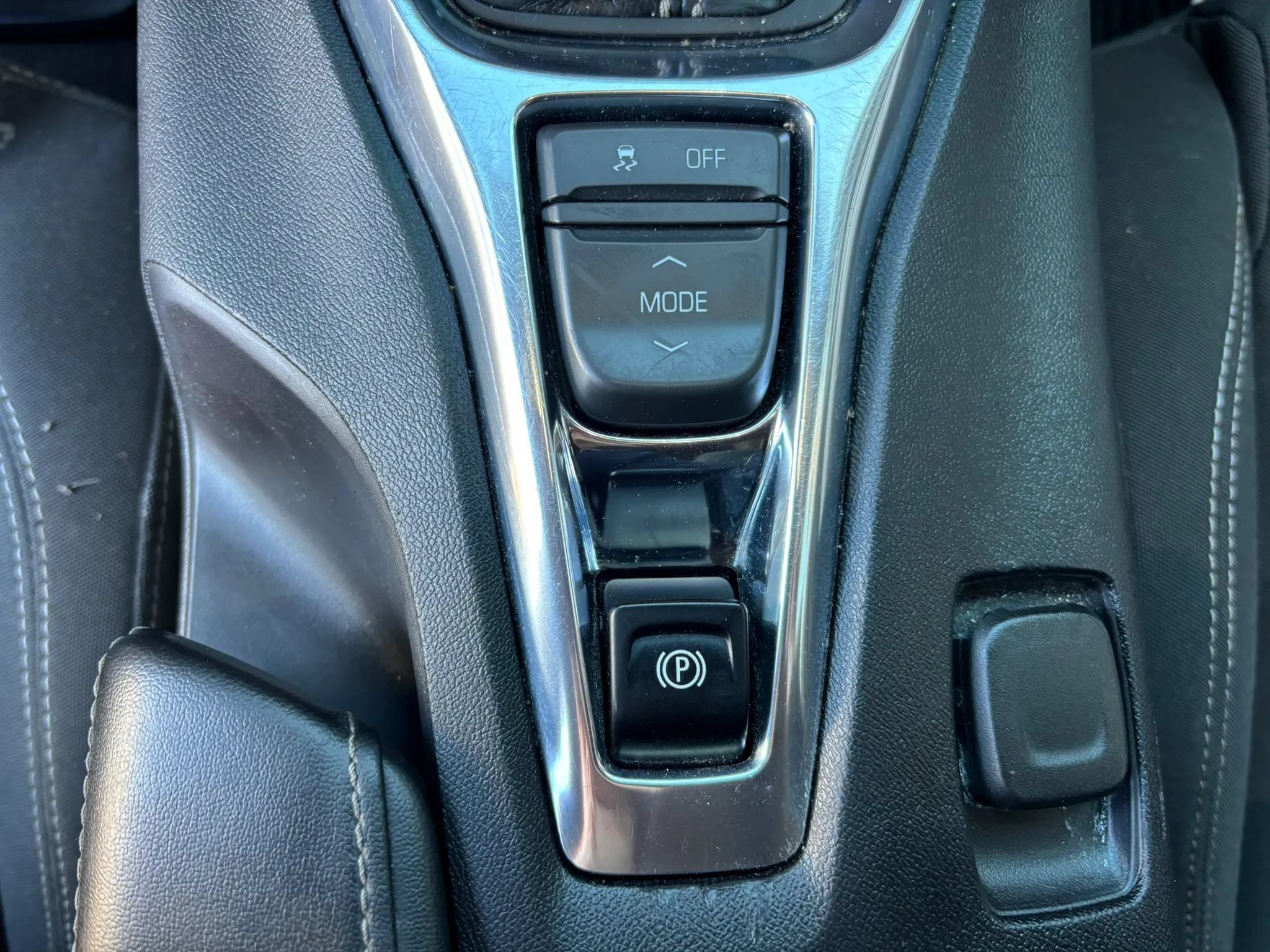 Used 2018 Chevrolet Camaro LT RWD image 24