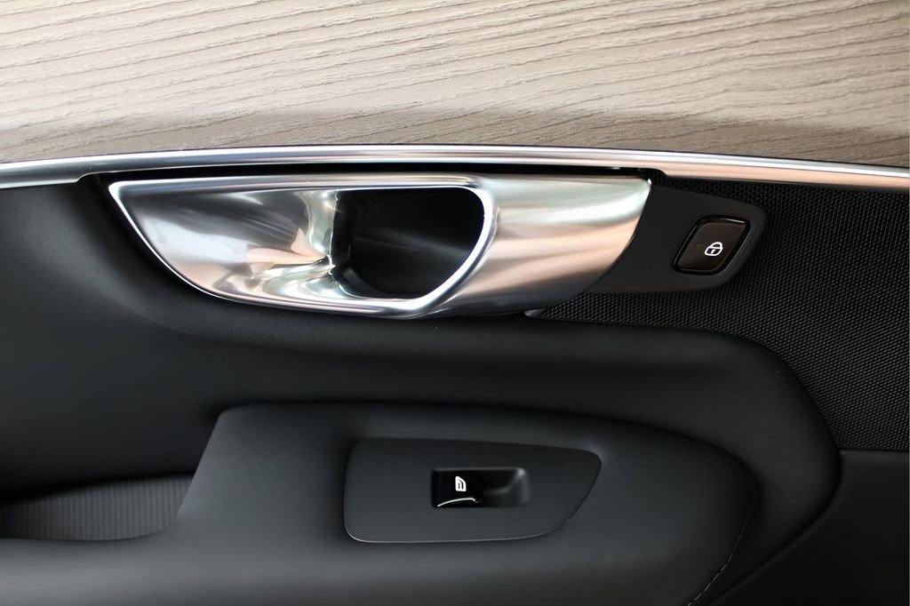 New 2025 Volvo XC90 T8 Core w/ Protection Package image 31