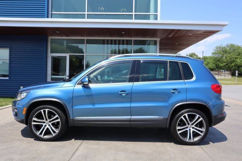 Used 2017 Volkswagen Tiguan SEL AWD/4WD image 6