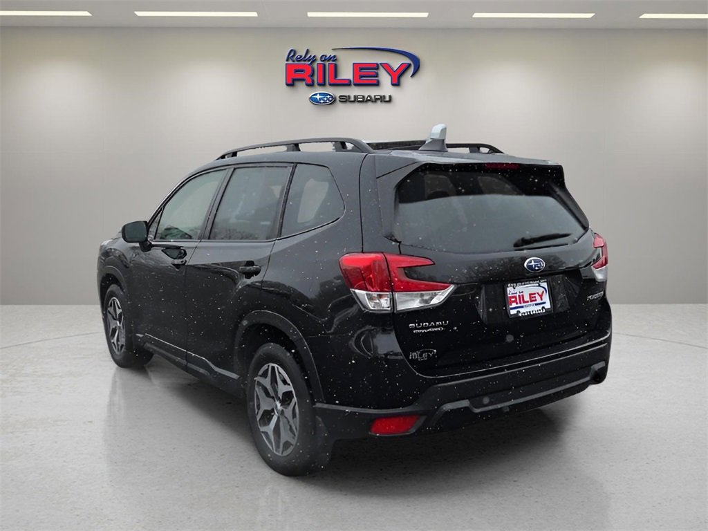 Certified 2023 Subaru Forester Premium image 3