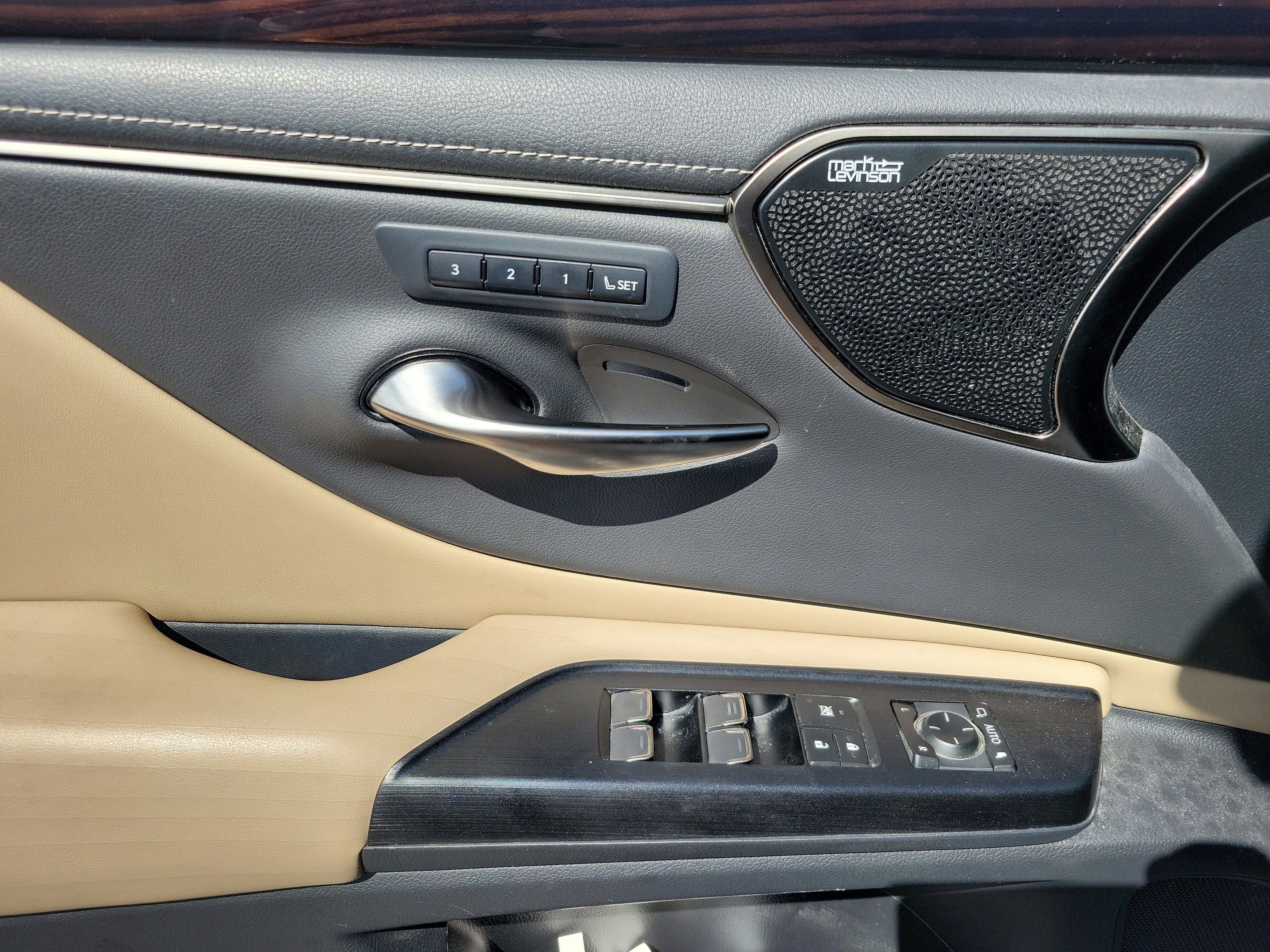 Used 2021 Lexus ES 300h w/ Premium Package image 8