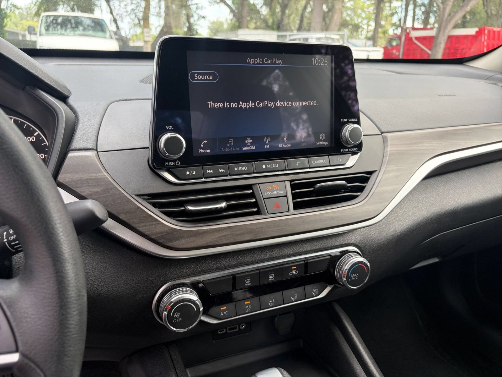 Used 2025 Nissan Altima 2.5 SV FWD image 17