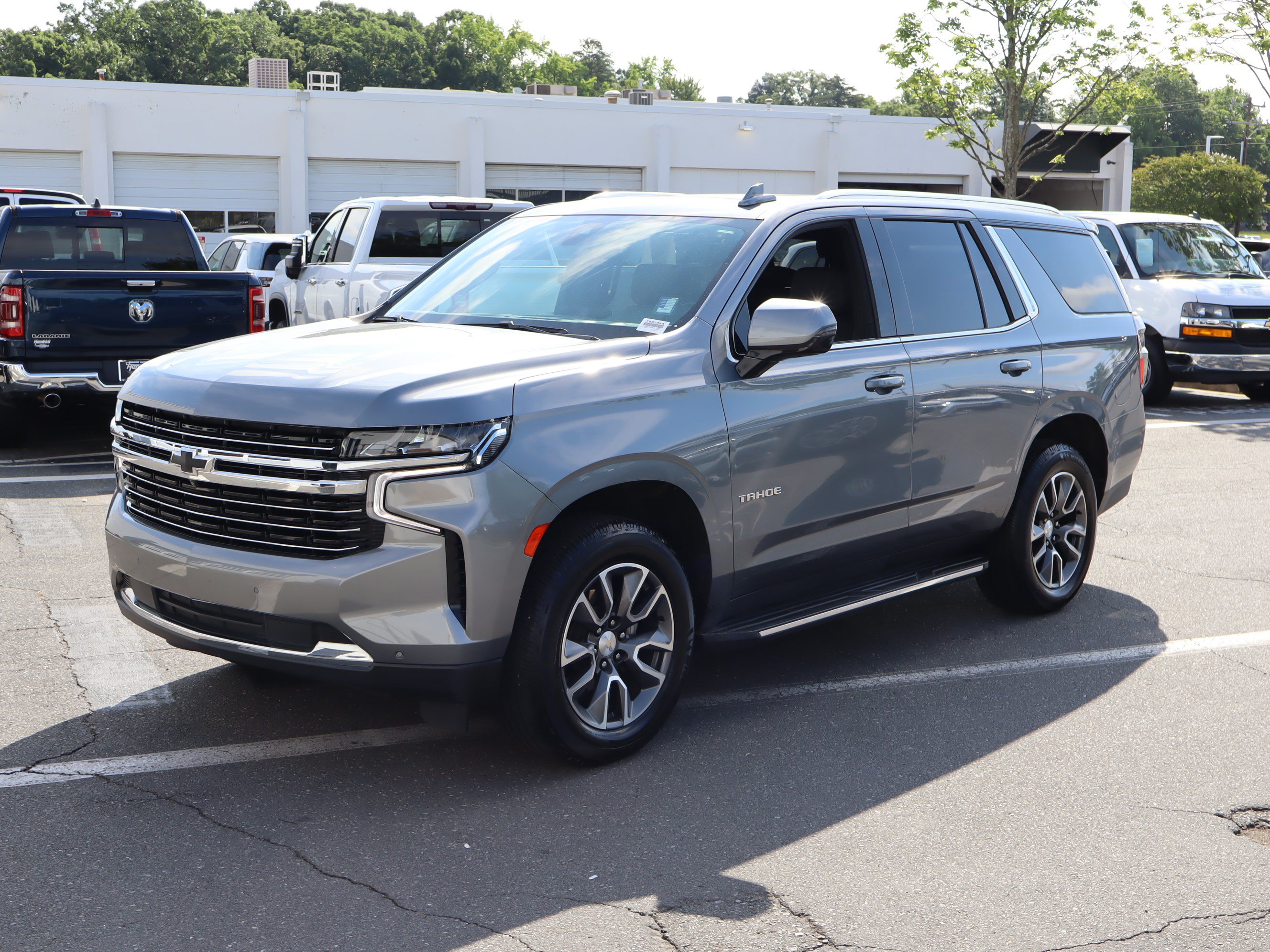 Used 2022 Chevrolet Tahoe LT w/ LT Signature Package AWD/4WD image 5