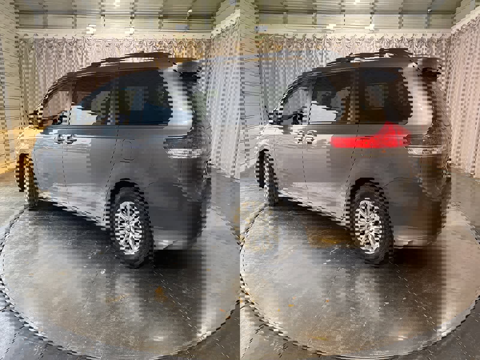 Used 2014 Toyota Sienna XLE image 4