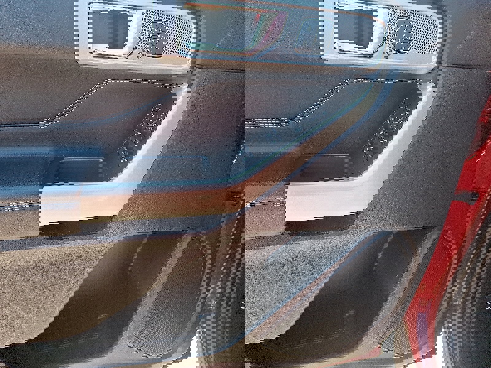 Used 2022 Ford Explorer Limited w/ Equipment Group 301A image 12