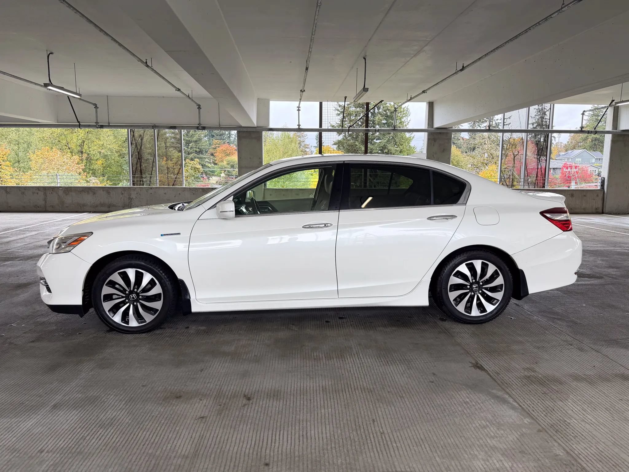 Used 2017 Honda Accord Touring image 8