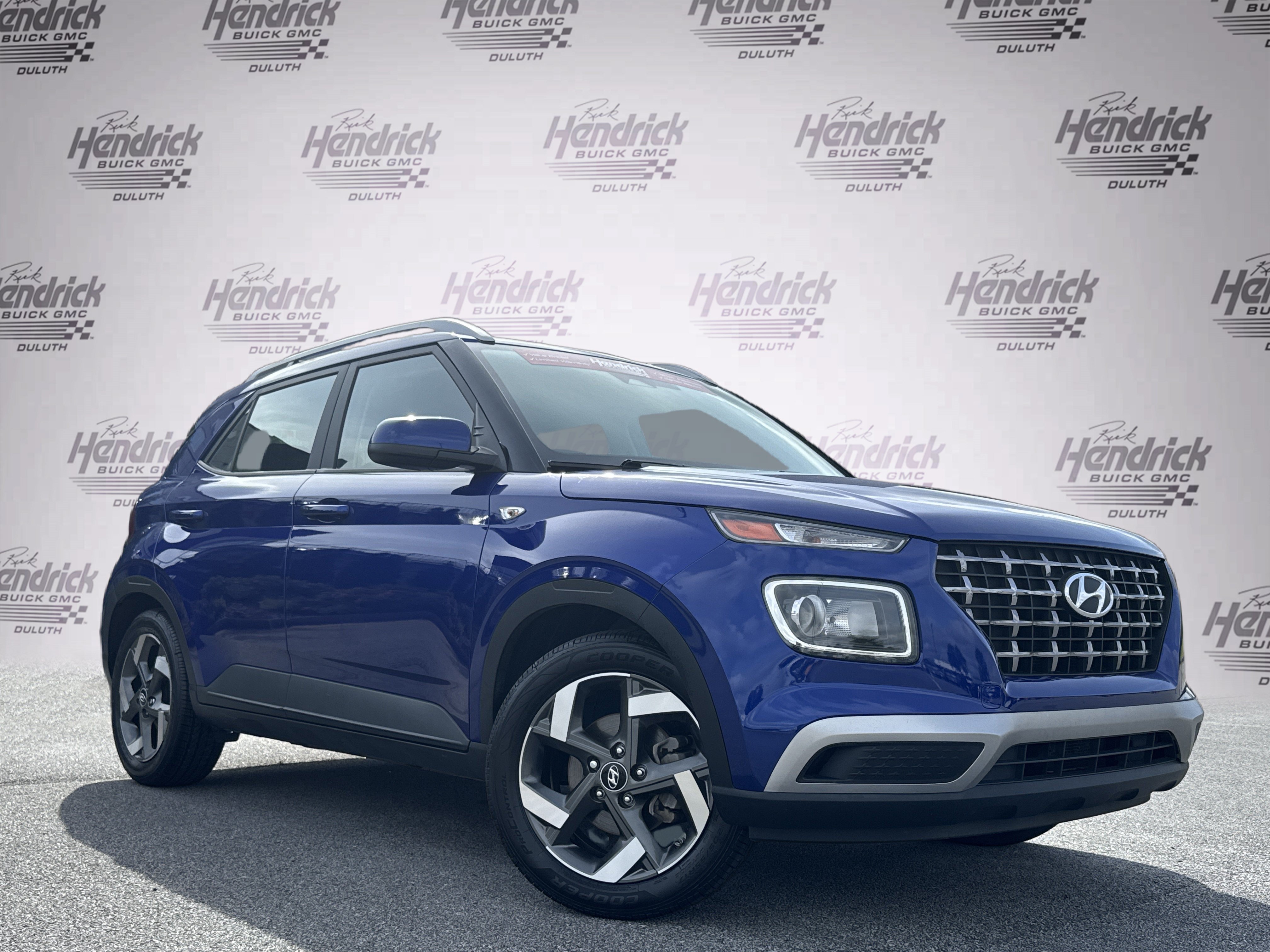 Used 2024 Hyundai Venue SEL FWD image 2