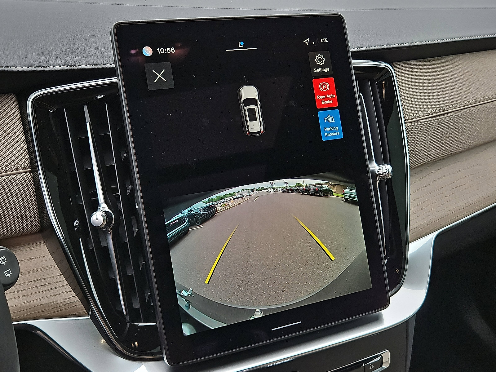 New 2026 Volvo XC90 B6 Core w/ Protection Package AWD/4WD image 18