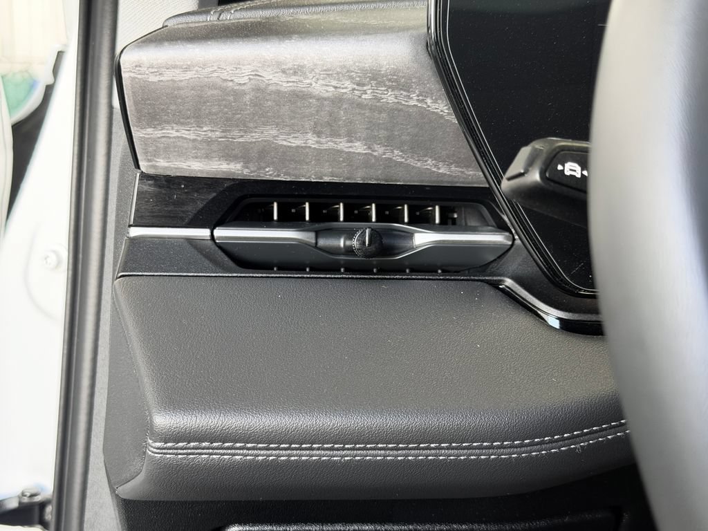 Used 2025 Audi A6 e-tron Premium w/ Ultra Package RWD image 19