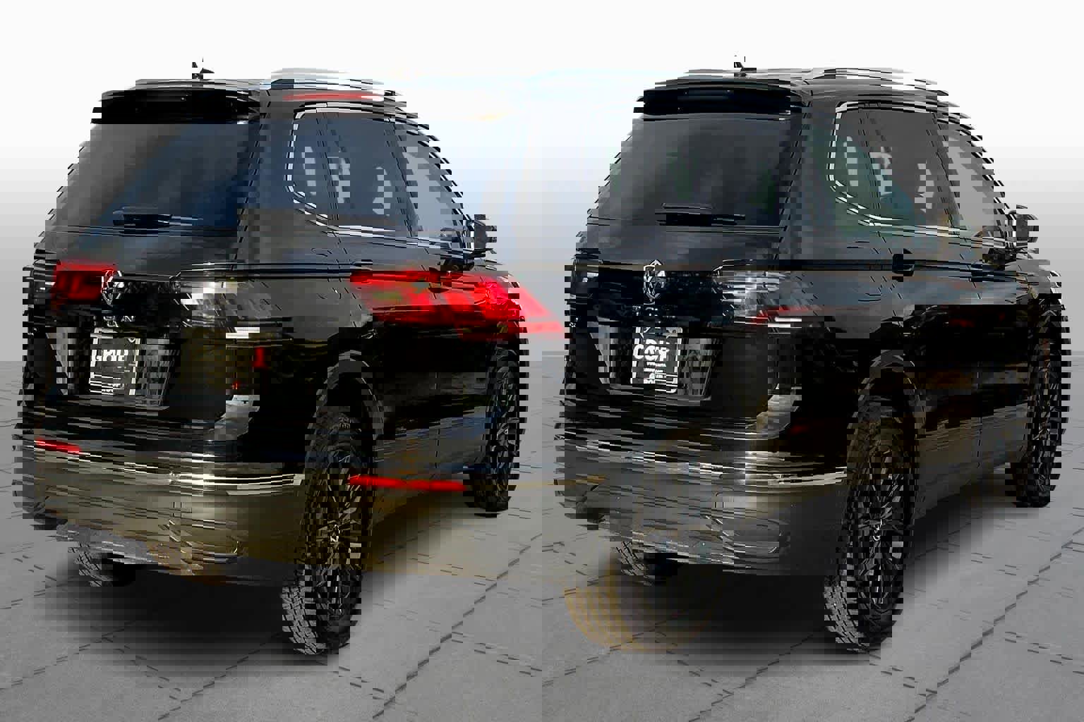 Used 2024 Volkswagen Tiguan SE image 12