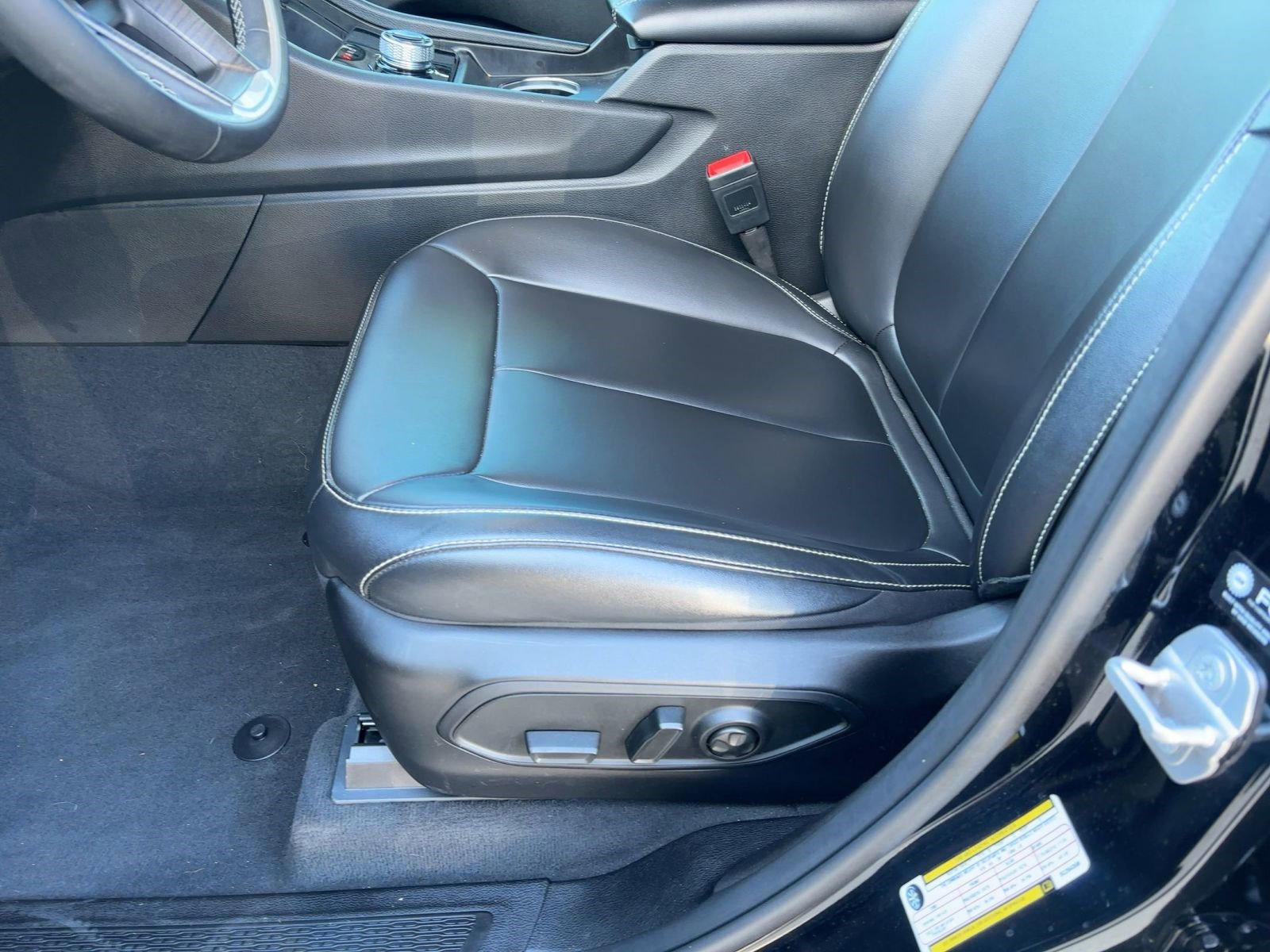 Used 2025 Jeep Grand Cherokee Limited w/ Black Appearance Package image 14