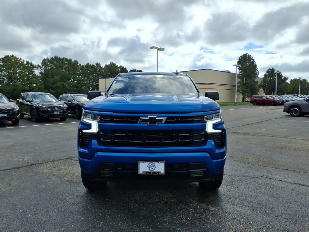 Used 2023 Chevrolet Silverado 1500 RST AWD/4WD image 2