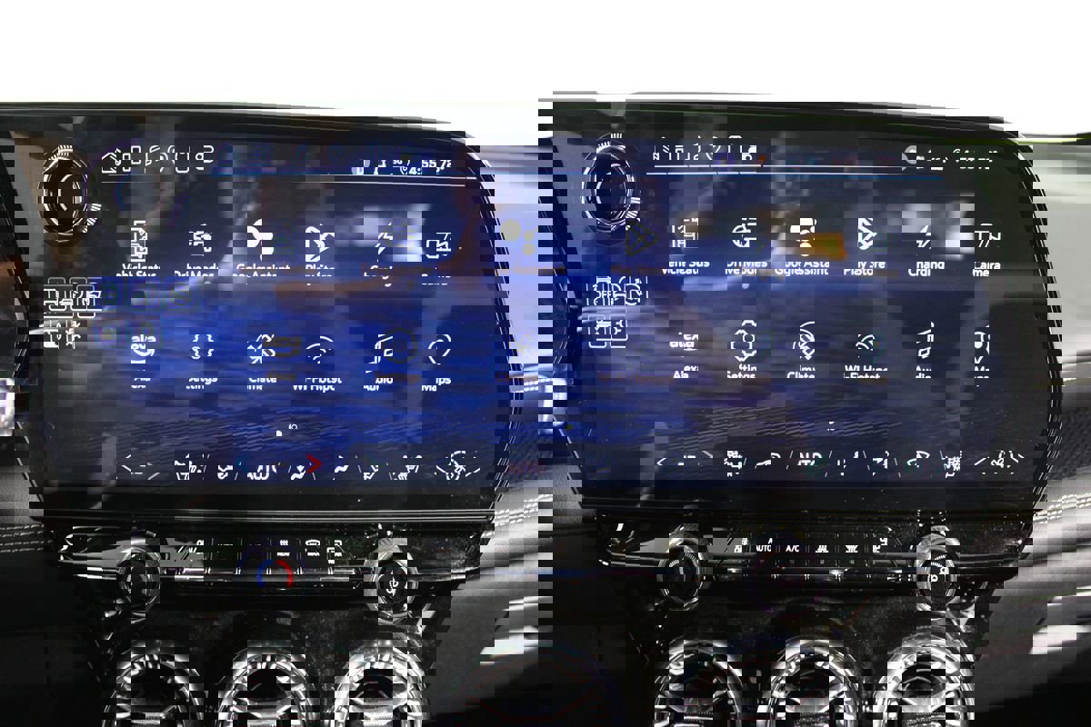 Used 2025 Chevrolet Blazer EV LT image 15