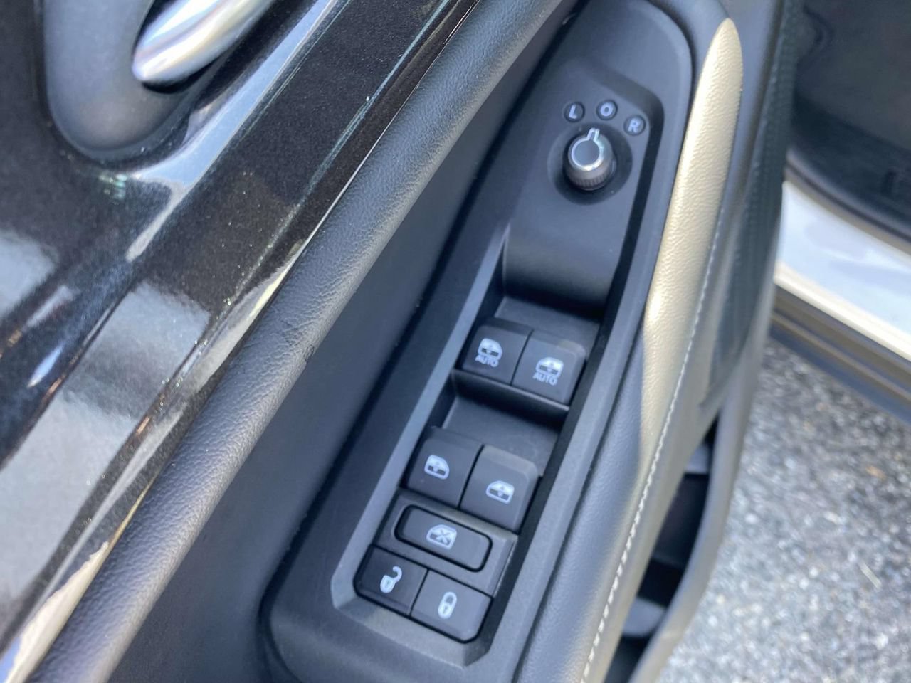 Used 2023 Jeep Grand Cherokee L Laredo RWD image 17