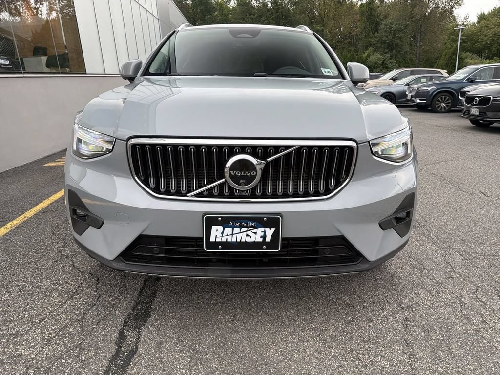 Certified 2024 Volvo XC40 B5 Plus w/ Climate Package AWD/4WD image 3