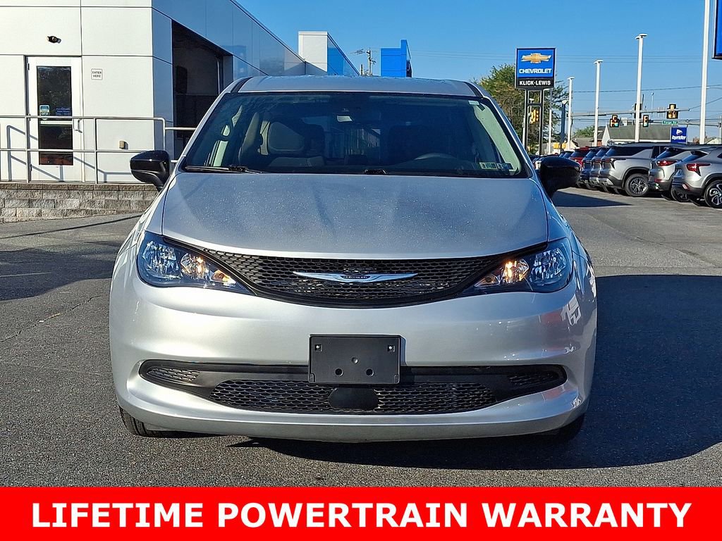 Used 2024 Chrysler Voyager LX image 2