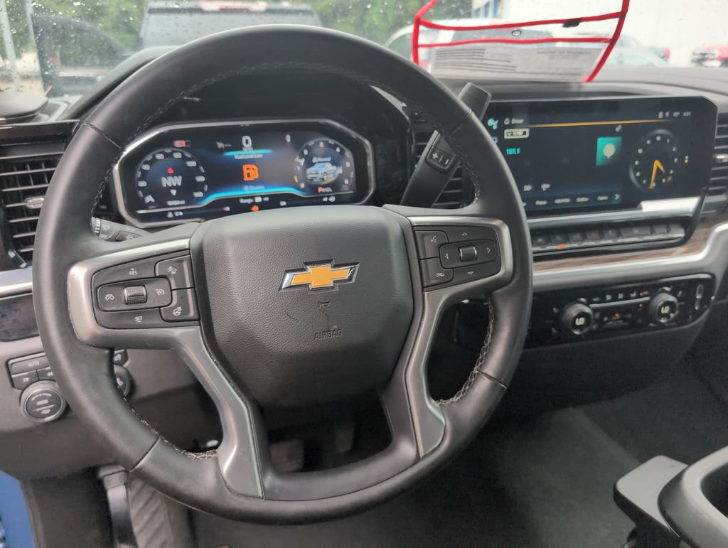 Used 2024 Chevrolet Silverado 1500 LT AWD/4WD image 12