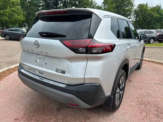 Used 2022 Nissan Rogue SV image 5