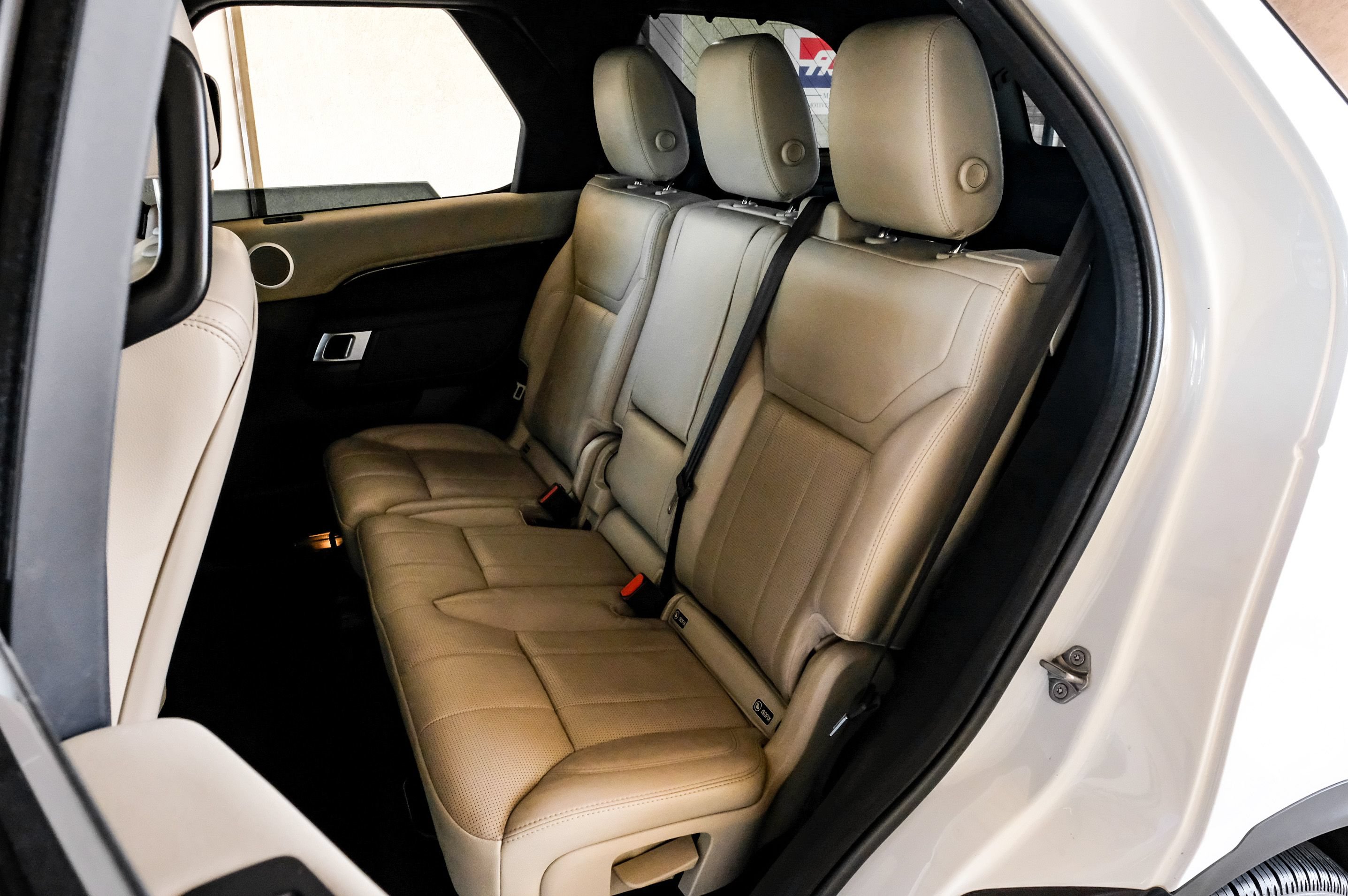 Used 2020 Land Rover Discovery SE AWD/4WD image 41