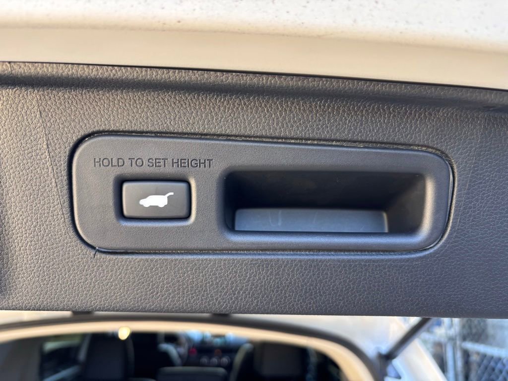 Certified 2025 Honda Pilot Touring image 13