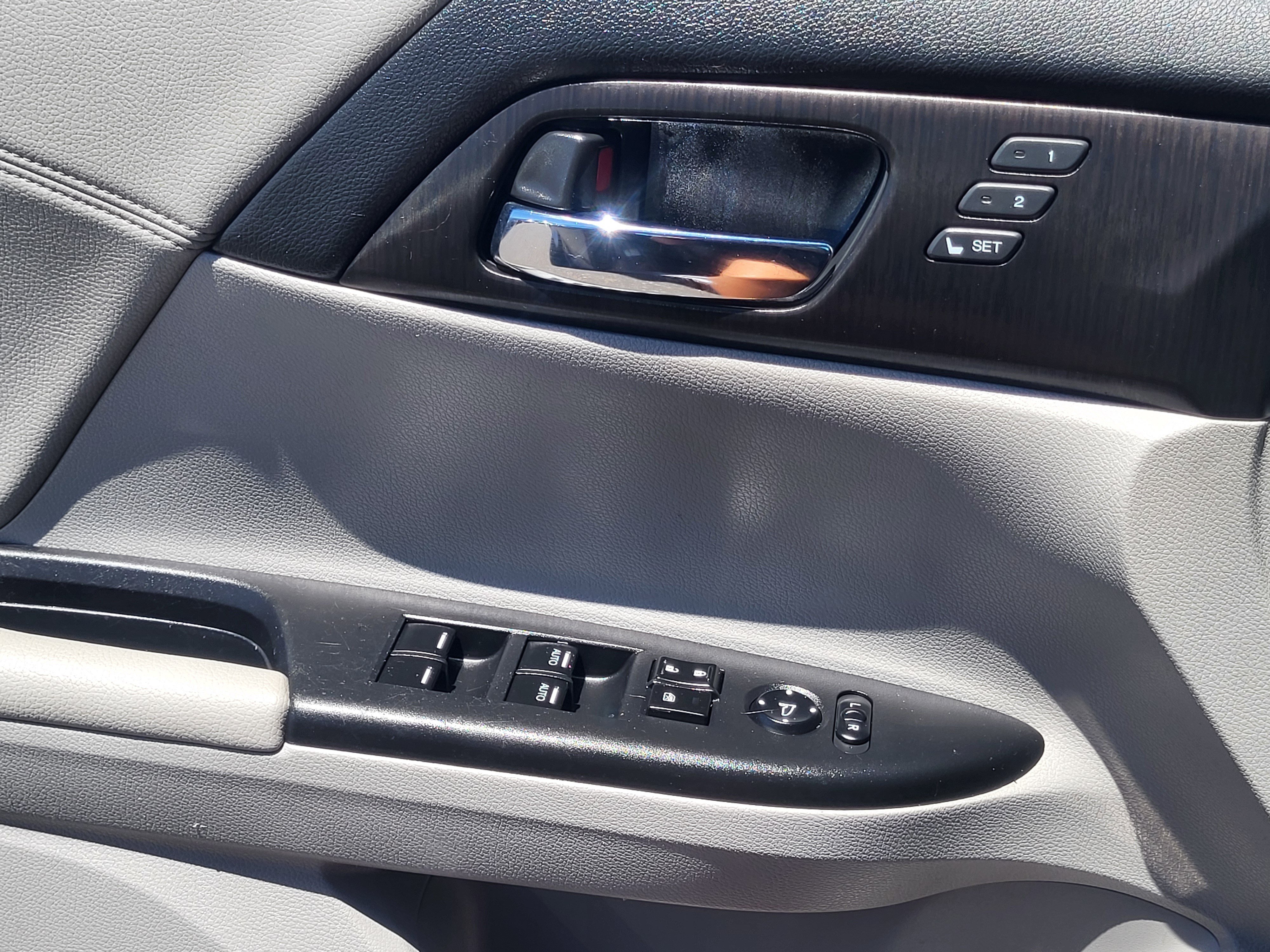 Used 2013 Honda Accord EX-L image 23