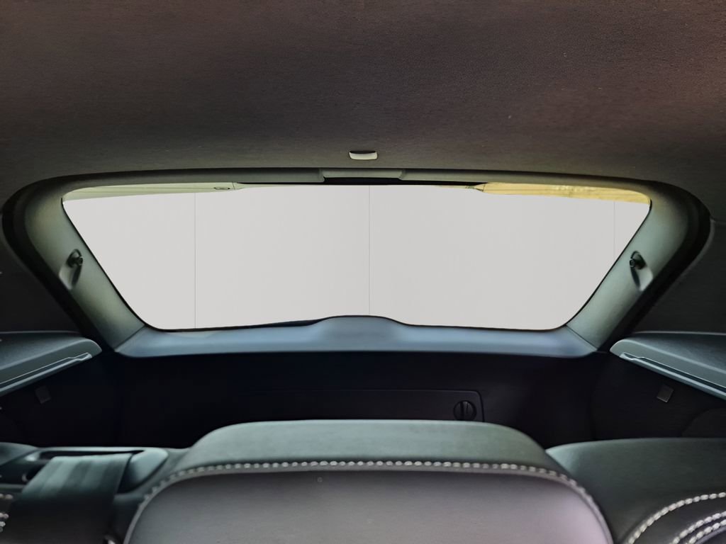 Used 2022 Volvo XC40 T5 R-Design w/ Advanced Package AWD/4WD image 25