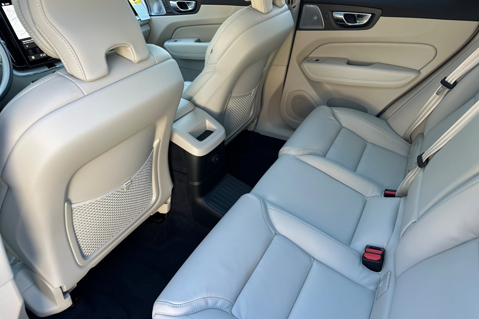 New 2026 Volvo XC60 T8 Ultra AWD/4WD image 9