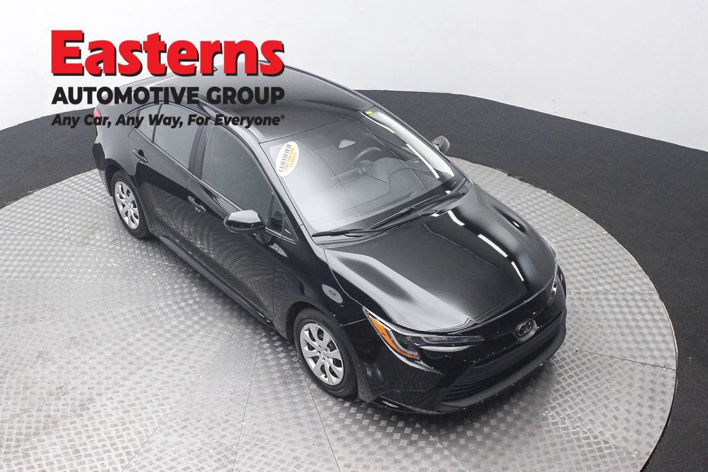 Used 2025 Toyota Corolla LE FWD image 3