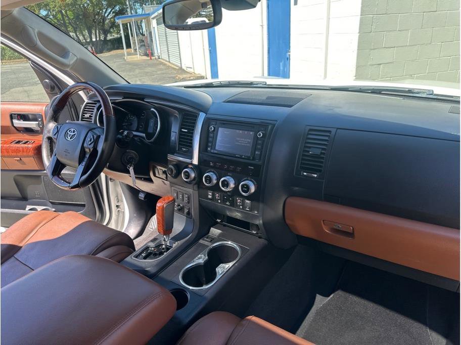 Used 2019 Toyota Sequoia Platinum AWD/4WD image 40