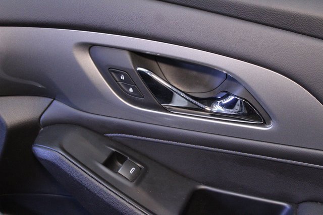 Used 2023 Chevrolet Traverse LT image 9