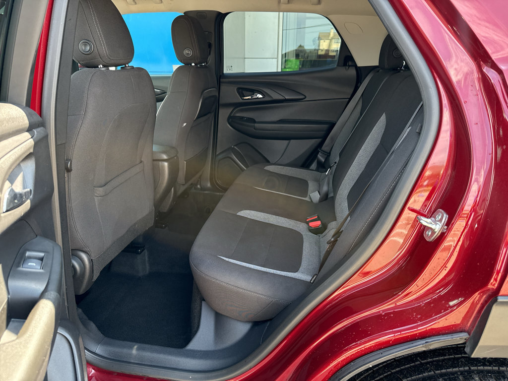 Used 2025 Chevrolet TrailBlazer LT AWD/4WD image 31