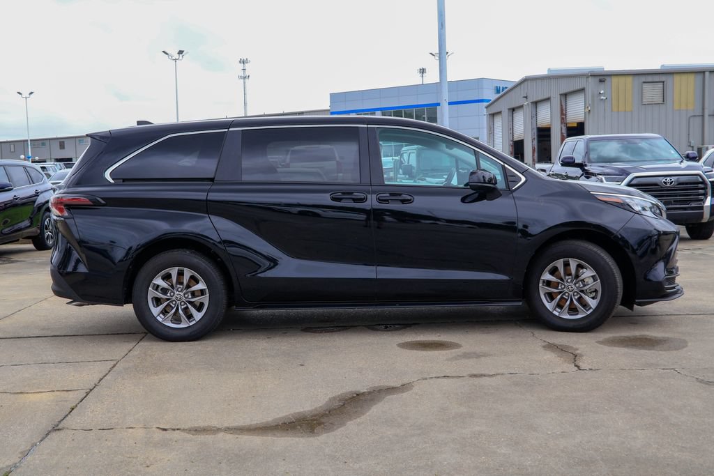 Used 2026 Toyota Sienna LE FWD image 27