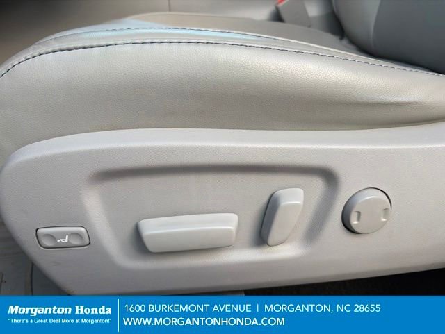Used 2017 Toyota Highlander XLE w/ Carpet Mat Package AWD/4WD image 17