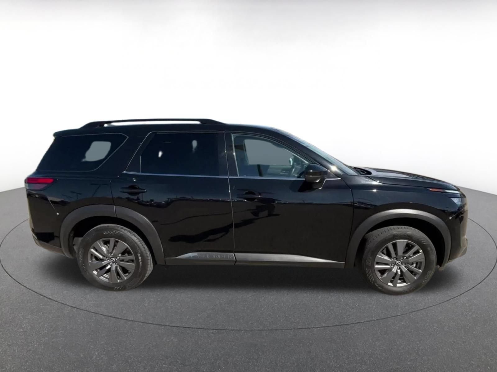 Used 2025 Nissan Pathfinder SV FWD image 16