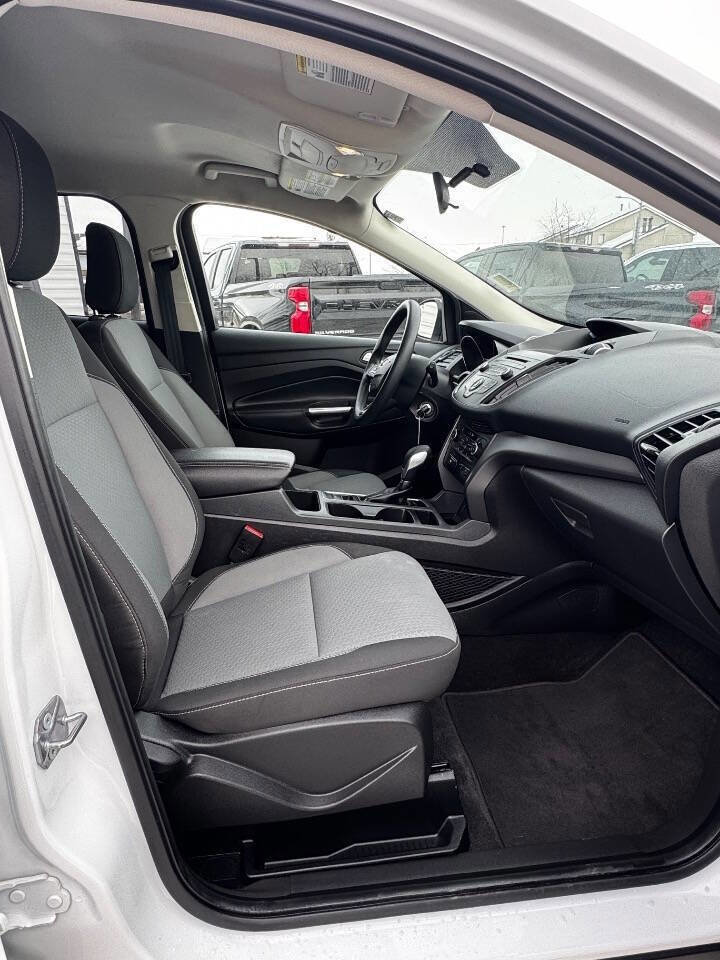 Used 2018 Ford Escape SE image 11