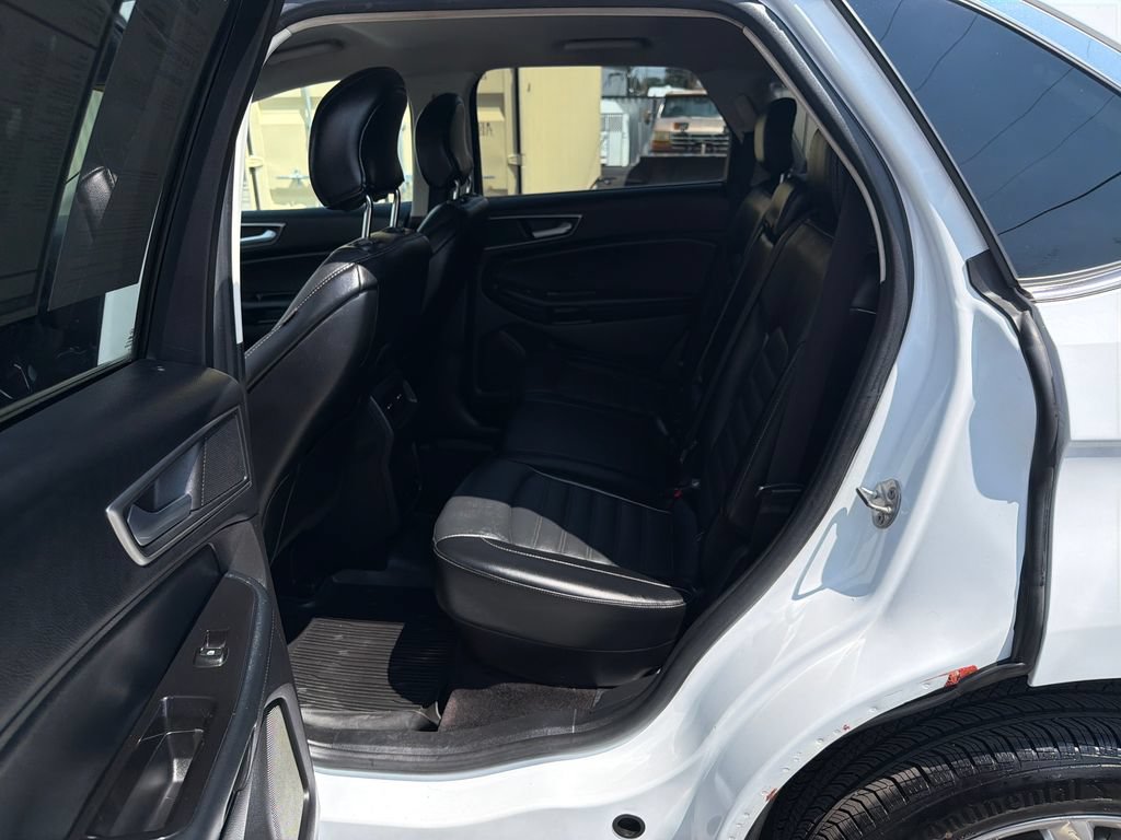 Used 2017 Ford Edge SEL w/ Equipment Group 201A AWD/4WD image 24
