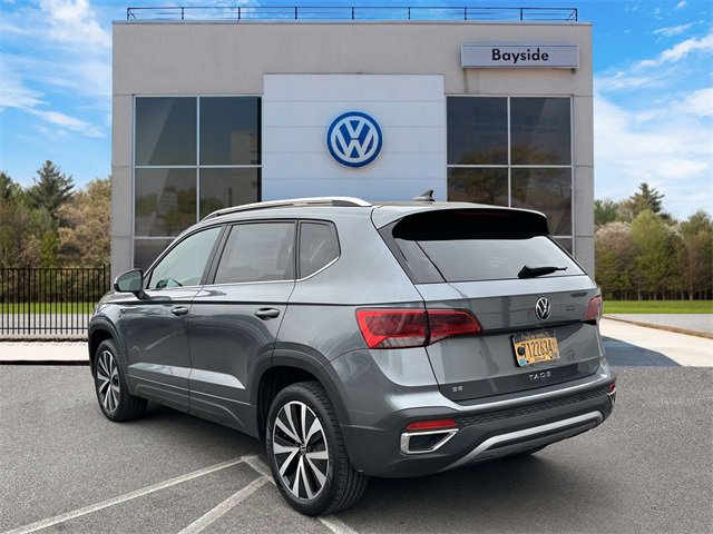 Certified 2022 Volkswagen Taos SE w/ Panoramic Sunroof Package image 6