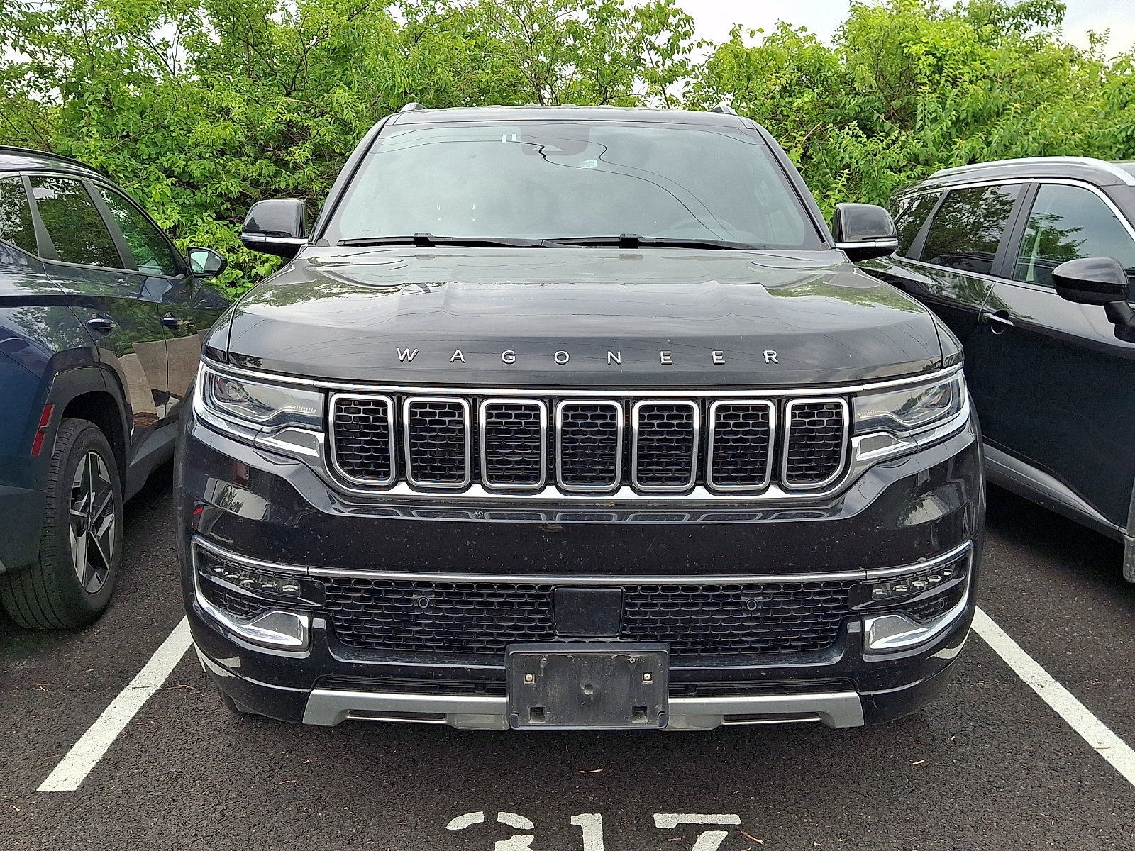 Used 2024 Jeep Wagoneer L Series II w/ Flexible Seating Group AWD/4WD image 2