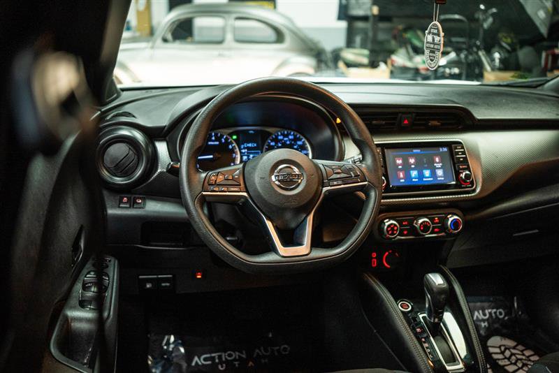 Used 2019 Nissan Kicks S image 12