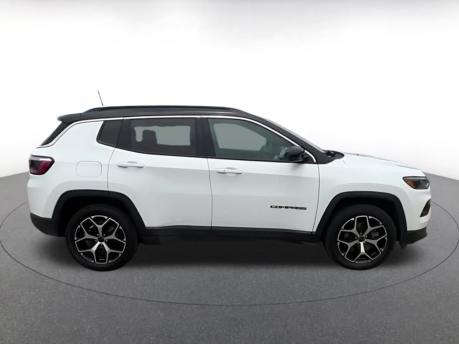 Used 2025 Jeep Compass Limited AWD/4WD image 15